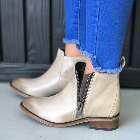 Leather Distressed Classic Chelsea Burnished Boots - Picture 5 of 8